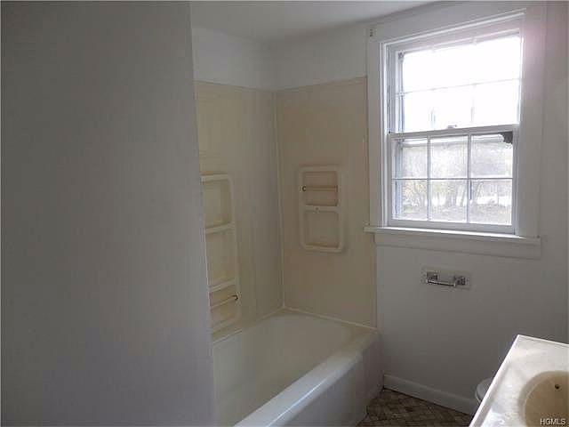 2nd image of 1213 Union Ave