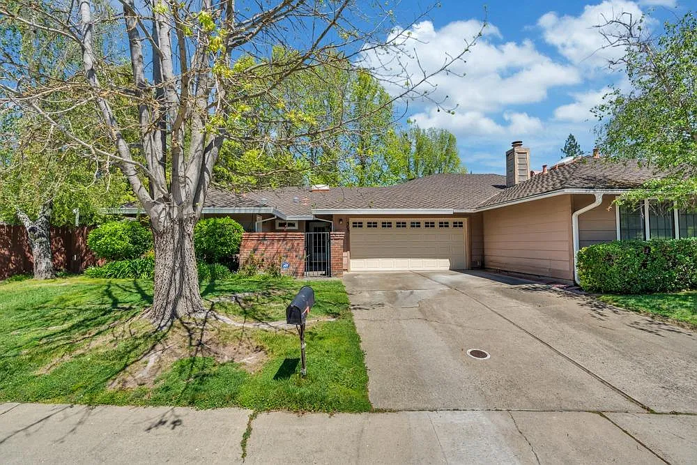 305 Rivertree Way photo 1