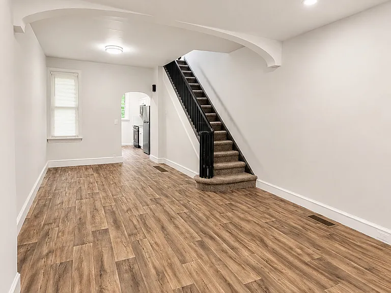 828 E Cornwall St — Photo 3