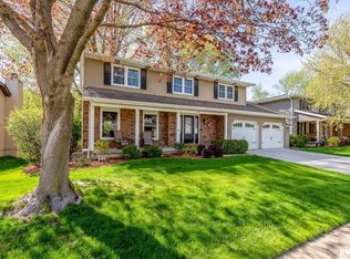 4510 Apple Valley Dr, Bettendorf, IA