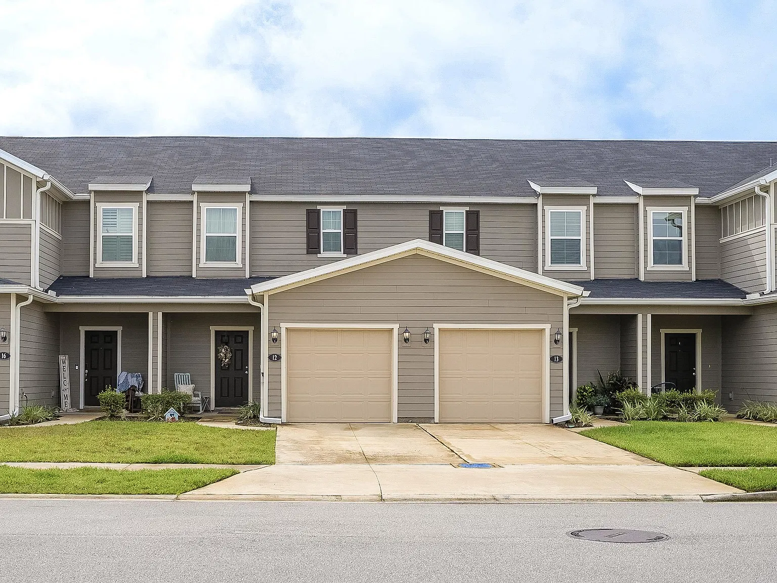 2 bed, 2.5 bath, 1259 sqft, $1,899 — Photo 2