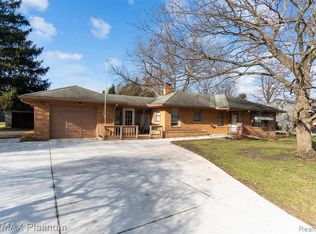 6325 Swiss Garden Dr, Temperance, MI 48182