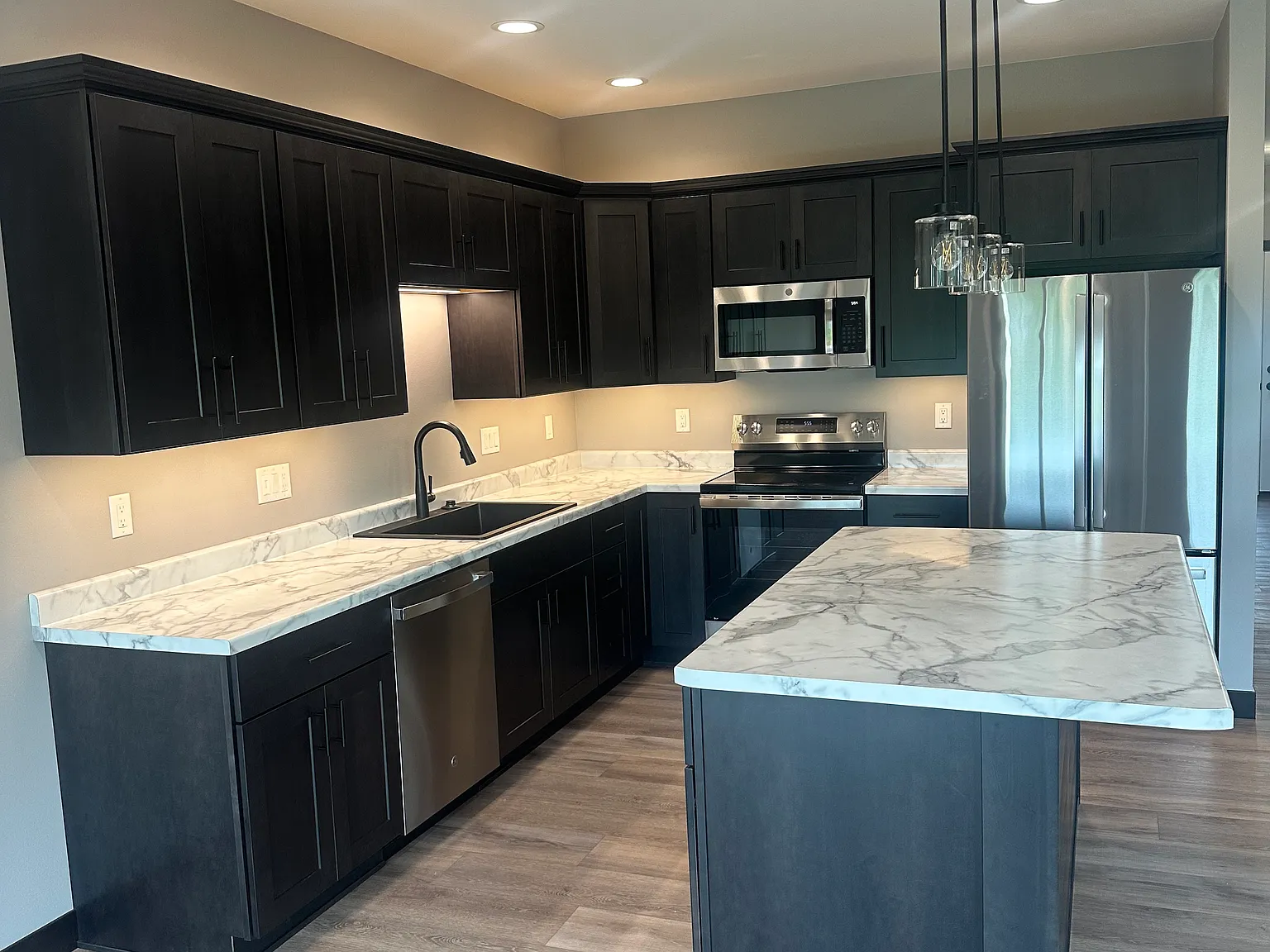 2 bed, 1350 sqft, $1,650 — Photo 3