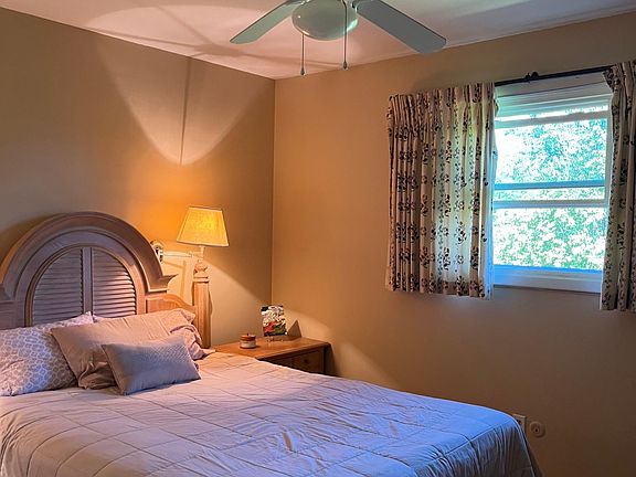 Upper floor bedroom