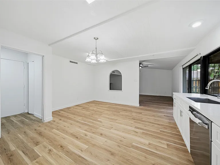 2126 Quail Valley East Dr — Photo 19