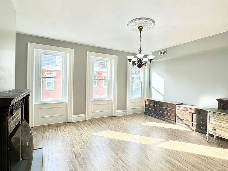 1218 Boyle St — Photo 9