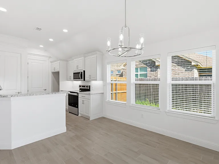 608 Violet Dr — Photo 11