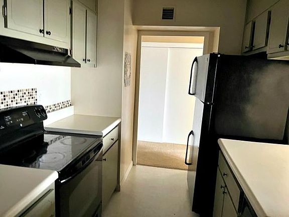 2nd image of 1100 Erie Ave Unit 909