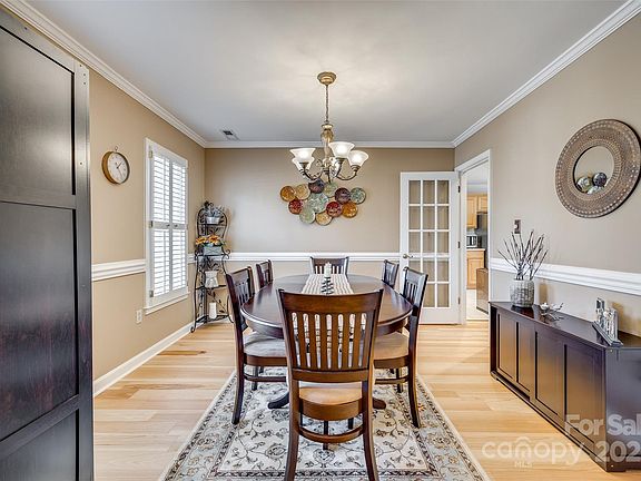 5th image of 7832 Winterset Dr