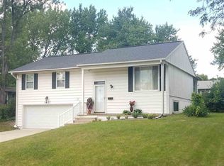 1627 W Oakglen Dr, Peoria, IL 61614