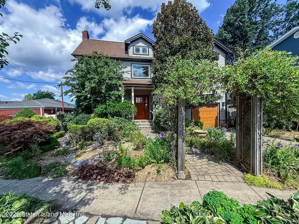 121 Windermere Rd, Staten Island, NY 10305