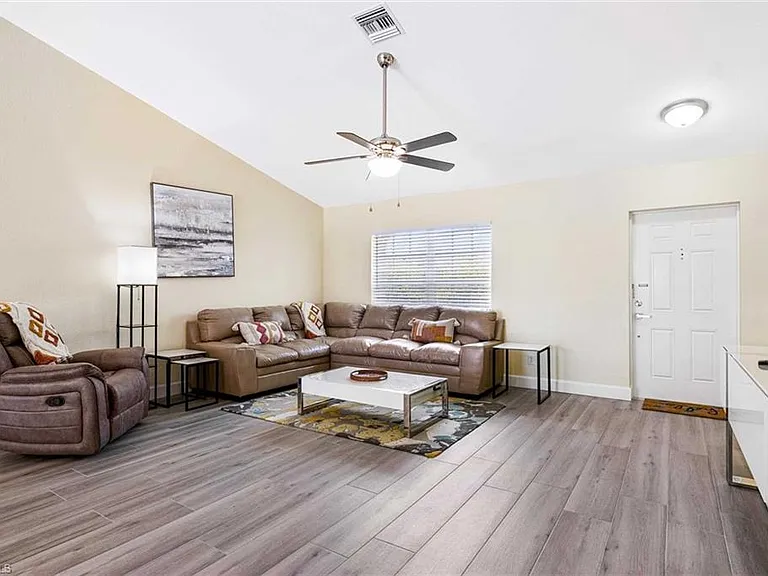 2122 SW 25th St — Photo 24