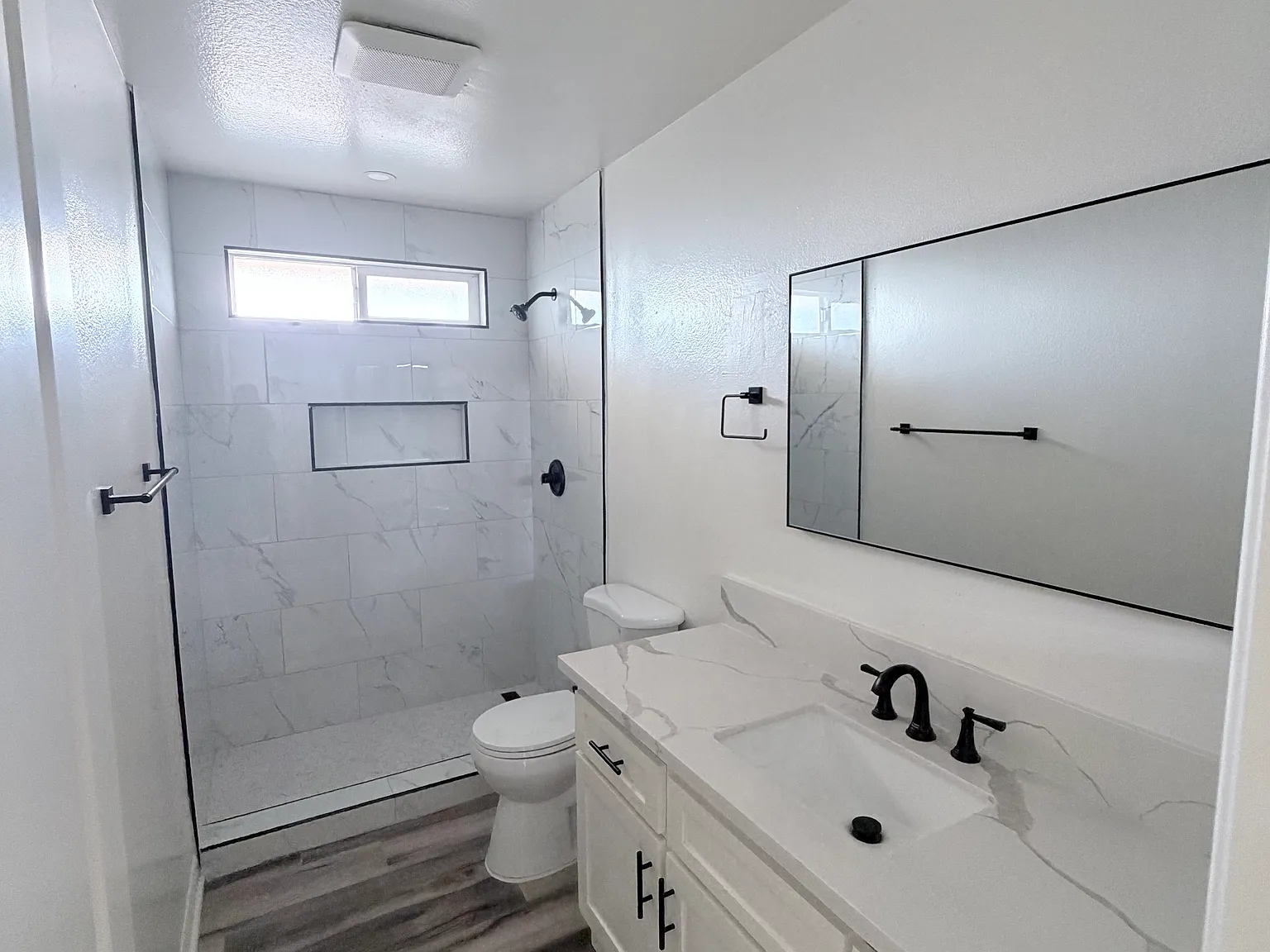 Oak Manor — Photo 4