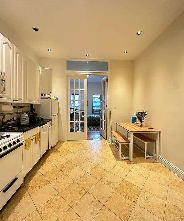1st image of 206 E 34th St APT 5-A