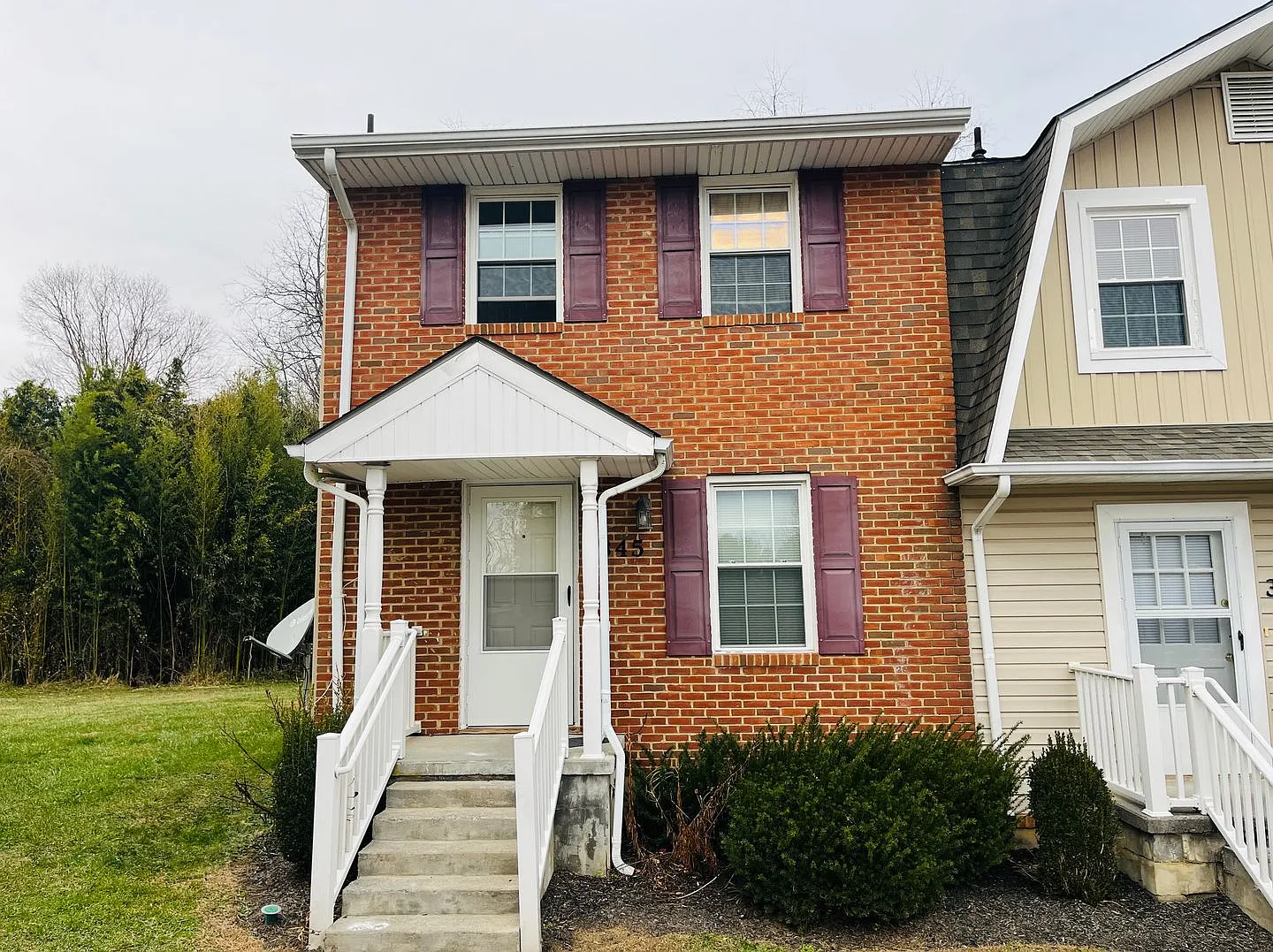 2 Bedroom, 1.5 Bath Townhouse — Photo 1
