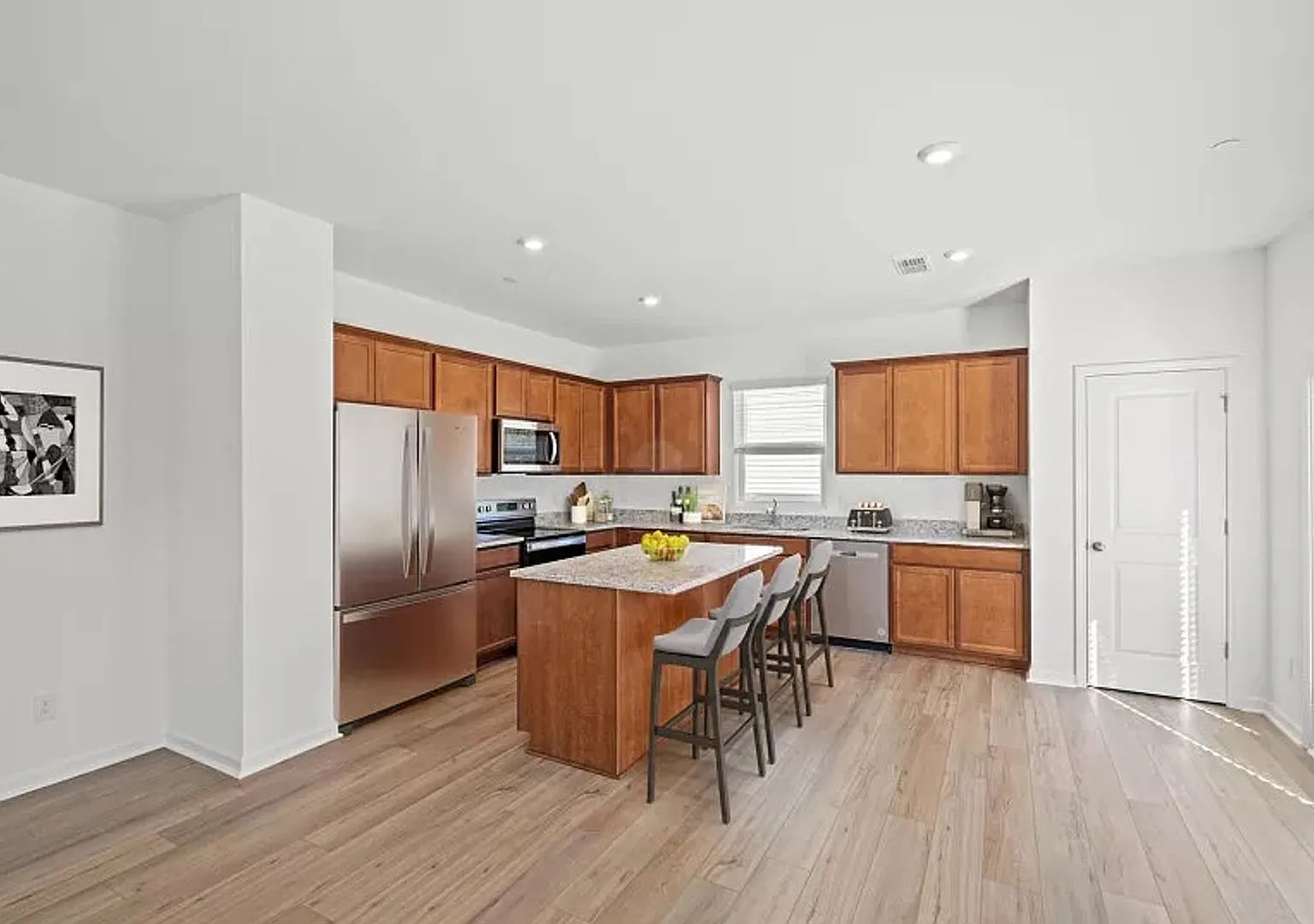 Room in 4 Bedroom Home at Langhorne Ave SW — Photo 4