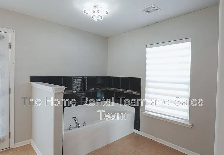 25 Litchfield Dr — Photo 34
