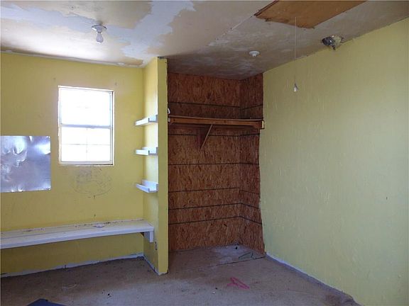 5th image of 8831 Eastview Dr