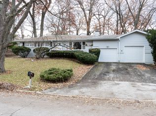 1348 Dairy Ln, Mundelein, IL 60060