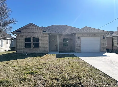 2507 Avenue G Photo 1