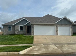 807 E Crew St, Nixa, MO 65714