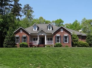 465 Players Ridge Rd, Hickory, NC 28601