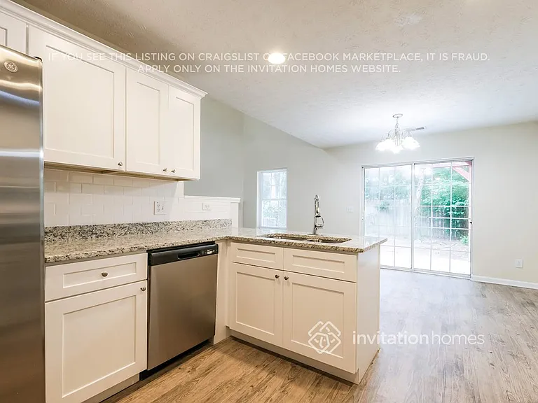 2235 Lexington Ln — Photo 8