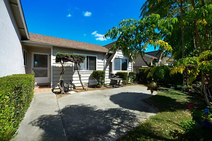 955 Sheila Ct — Photo 2