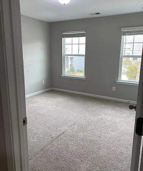 1368 Endicott Ct — Photo 37
