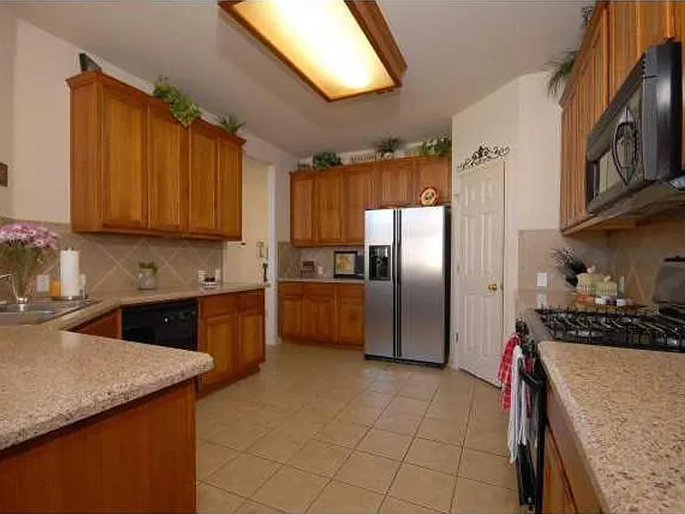 1553 Homewood Cir — Photo 3