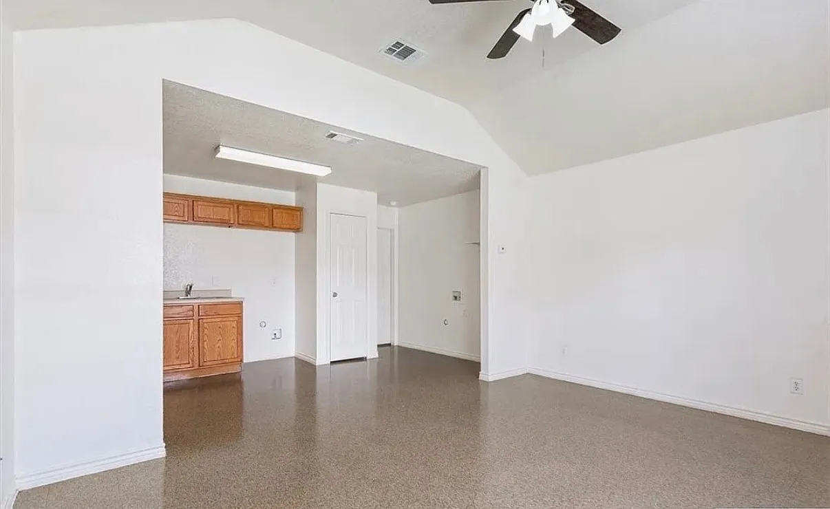 1 bed, $995 — Photo 1