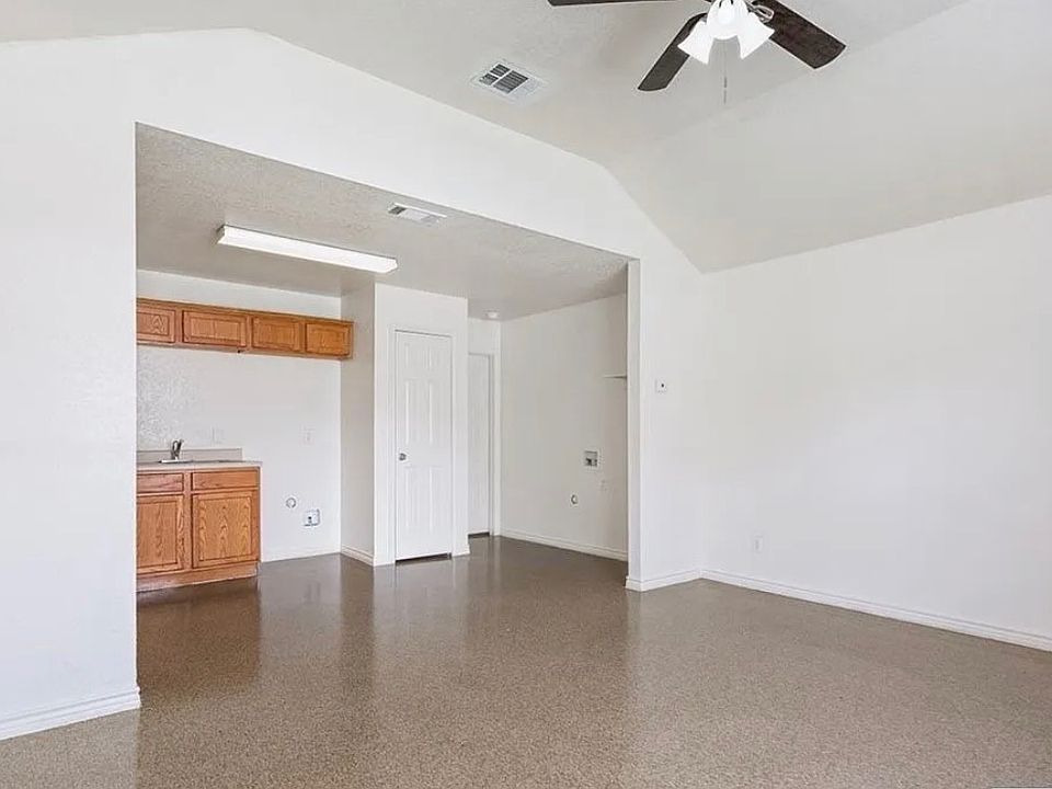 1st image of 917 E Avenue D #A