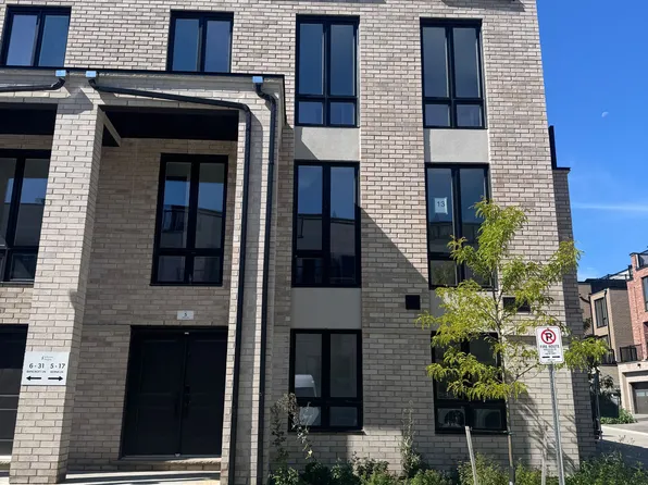5 Kerns Ln, Richmond Hill, ON L4E 1M1