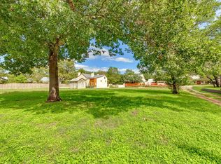 210 Mistletoe St, Fredericksburg, TX 78624