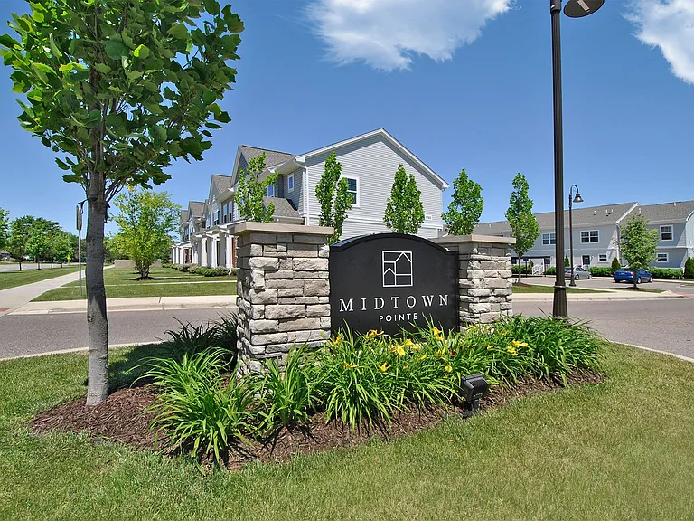 Midtown Pointe Apartments — Photo 46