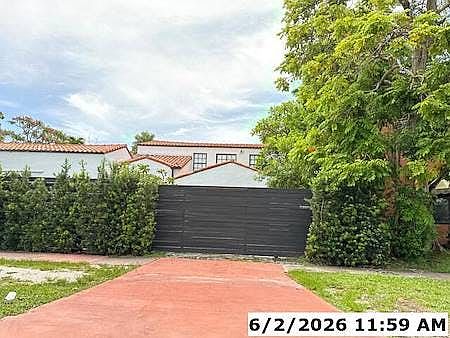 2nd image of 2655 Pine Tree Dr