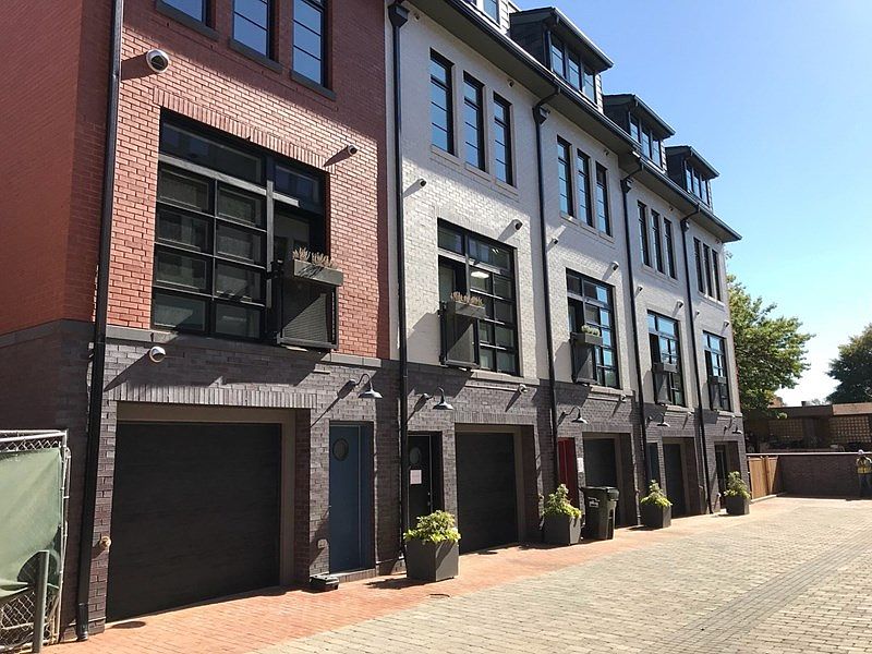 2nd image of 526 Mia St #11
