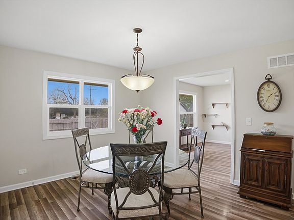 5th image of 25 Devonshire Cir