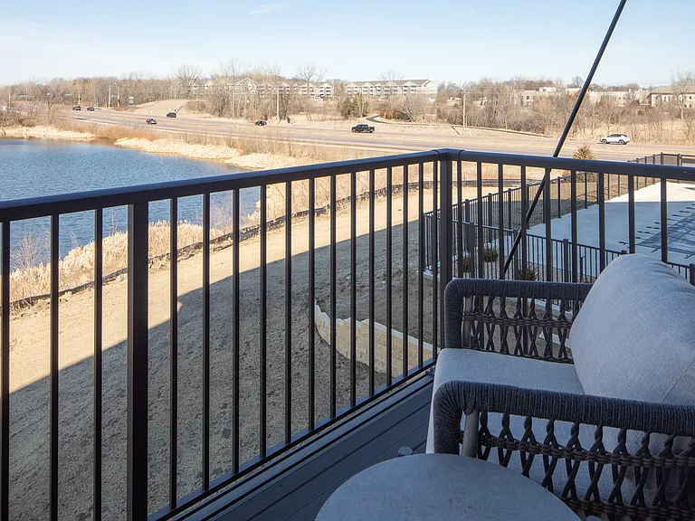 Jeffers Waterfront Apartments — Photo 8