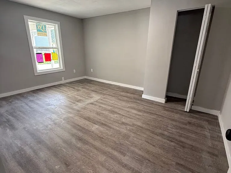 806 Broad St — Photo 15