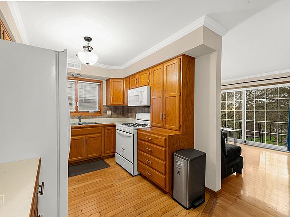 5th image of 7029 167th St APT 6S