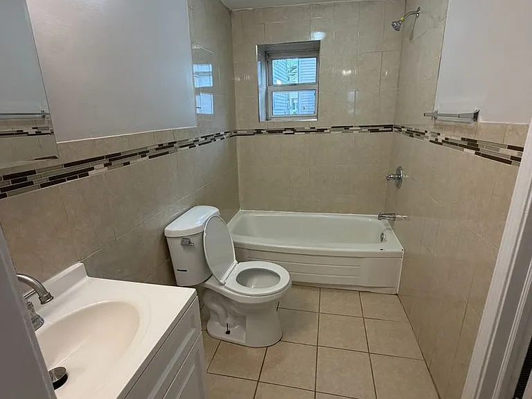 12 Borden Ave — Photo 3