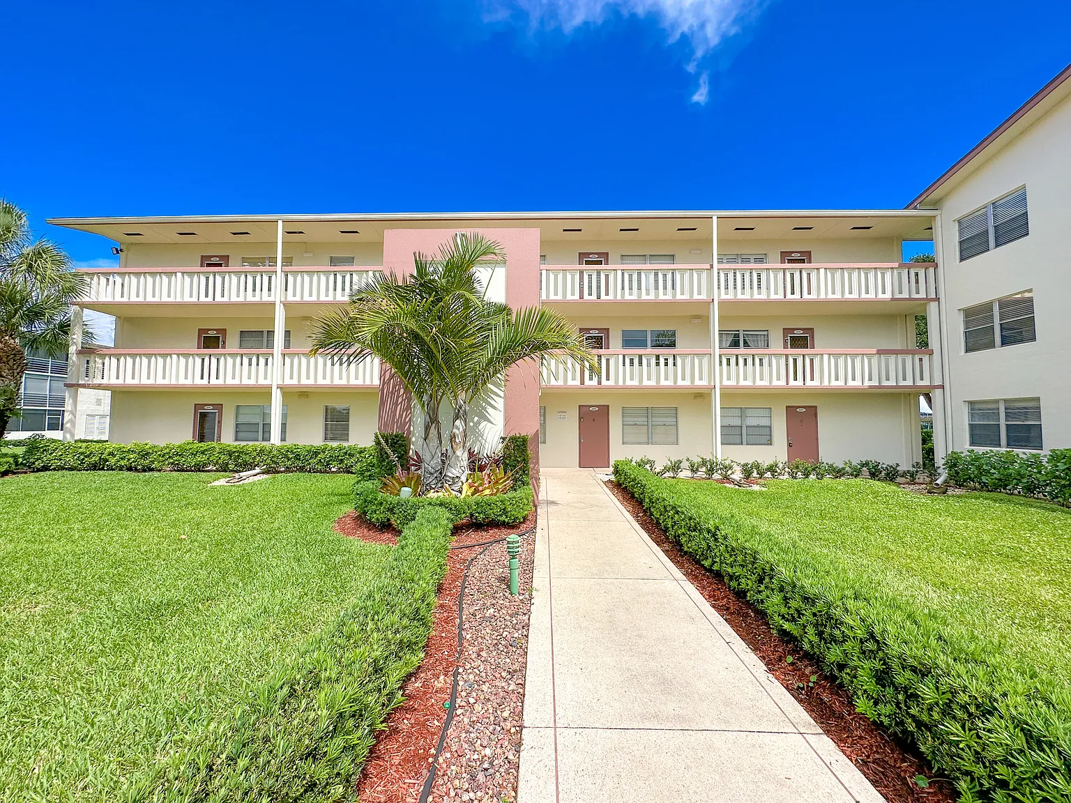 1 bed, 1.0 bath, 600 sqft, $1,550 — Photo 2