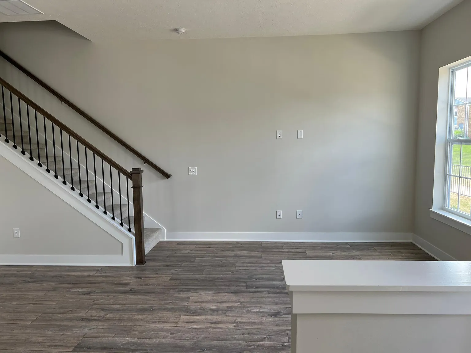 1050 Valentine Ln — Photo 1
