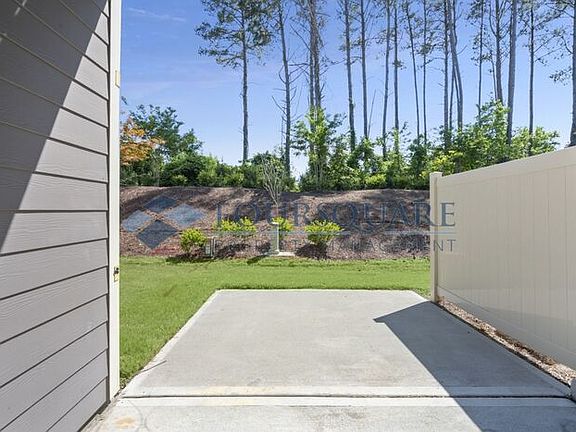 3rd image of 411 Daylin Dr