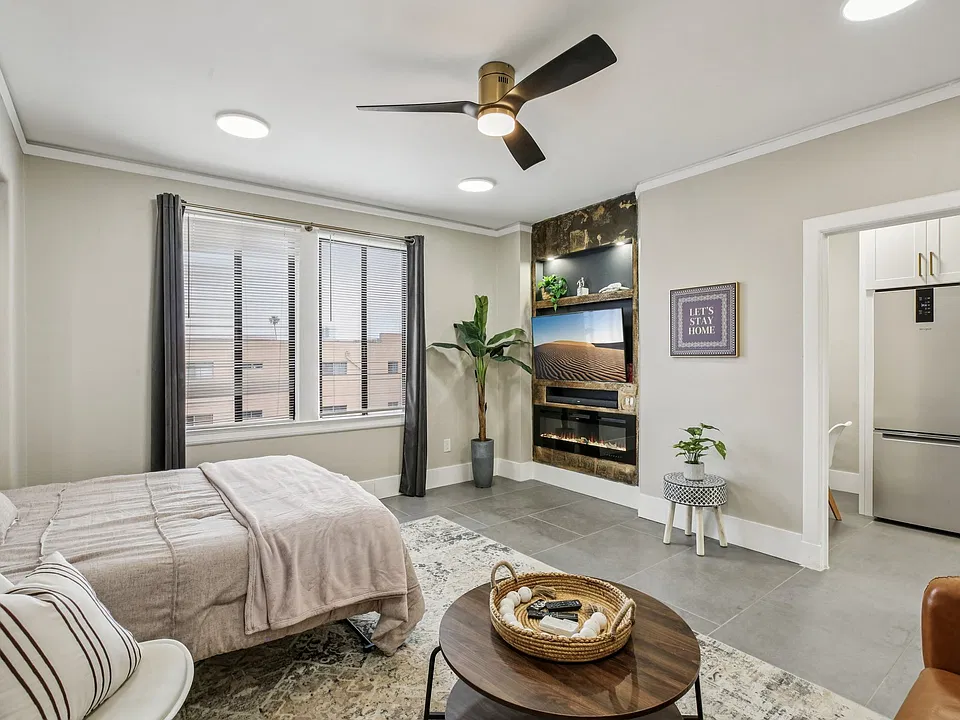 315 W 3rd St #411
