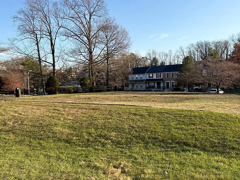 2401 W Rosecroft Village Cir — Photo 15