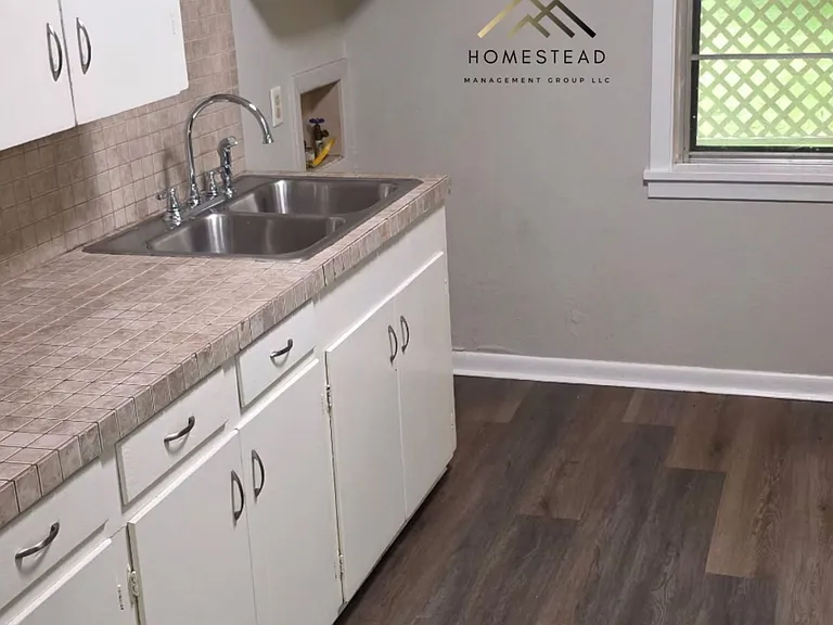 1704 Bradley St — Photo 9