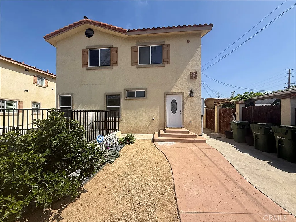 3 bed, 1760 sqft, $4,295 — Photo 1