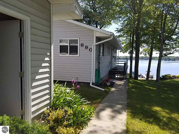 5th image of 690 N Lakeview Dr